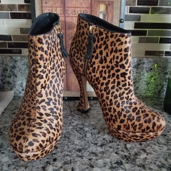 Alice + Olivia Shoes - RARE! ALICE+OLIVIA Leopard booties 36